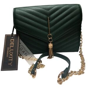 DELUXITY N.W.T. Los Angeles Vegan Crossbody Green /Gold Quilted Crossbody Bag.